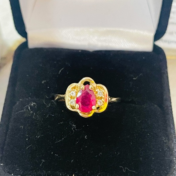 FINAL SALE✨RETAIL $1142✨14 kt gold ruby & white sapphire ring - Picture 8 of 16